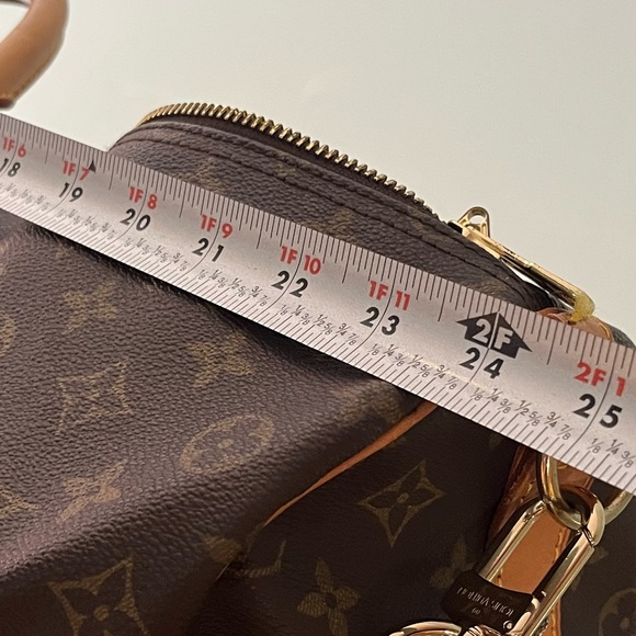 Louis Vuitton Keepall huge duffle bag w / strap - Picture 6 of 16